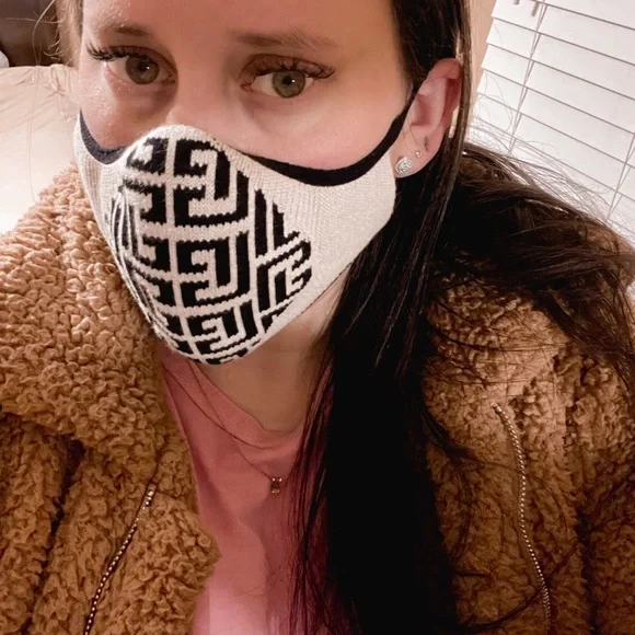 Authentic Balmain Cream & Black Knit Stretchy Greek Key Winter Face Mask - Picture 7 of 8